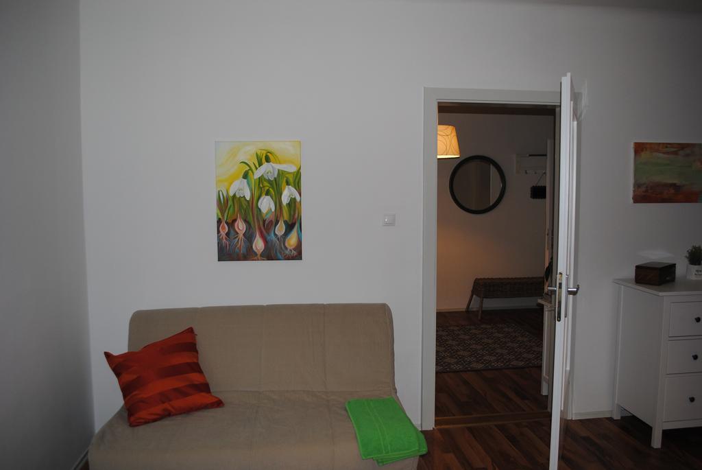 Das Tulpen Apartment Weiden am See Habitación foto